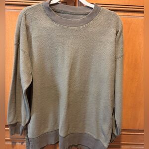 Aerie Chilled Out Comfy Sweatshirt with slit Sides in Army Green. Size:XS